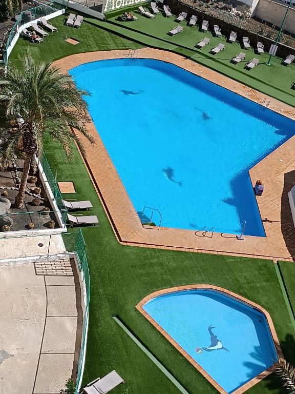 Bazén v ubytování Molinos holidays playa del inglés nebo v jeho okolí
