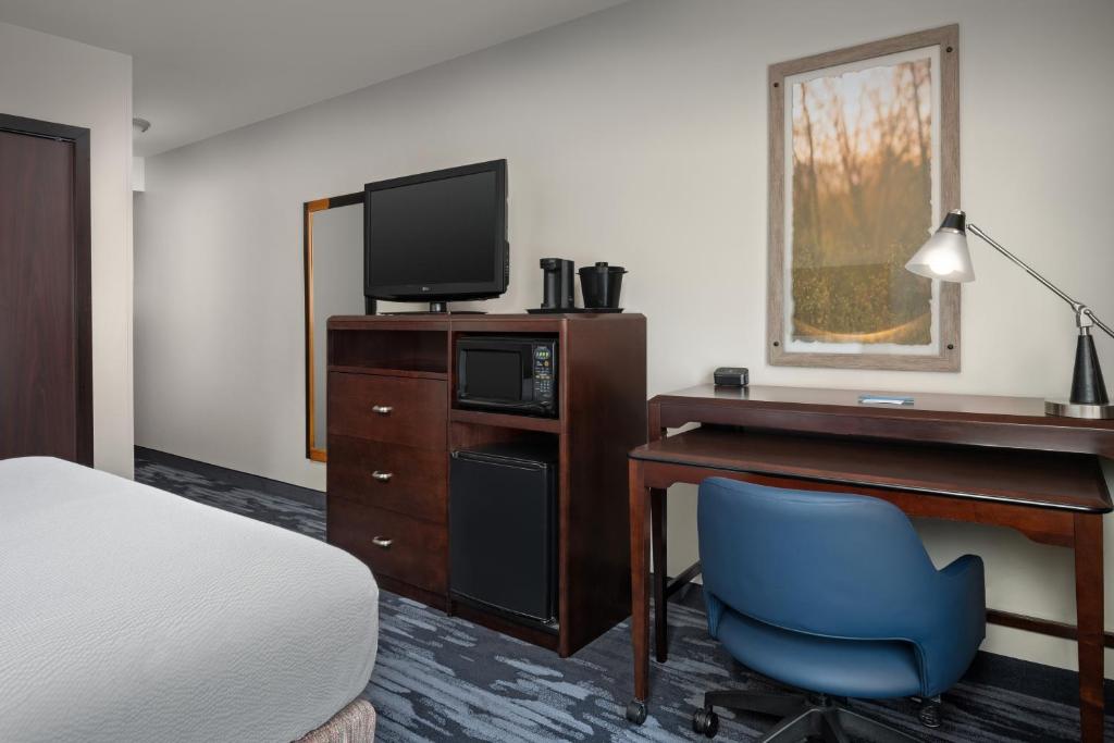 TV a/nebo společenská místnost v ubytování Fairfield by Marriott Tacoma Puyallup