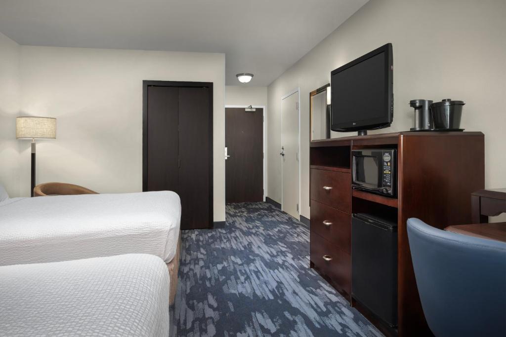 Postel nebo postele na pokoji v ubytování Fairfield by Marriott Tacoma Puyallup