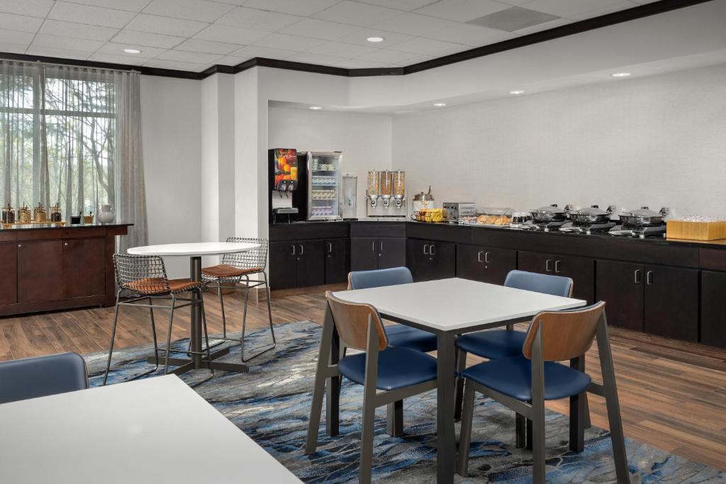 Restaurace v ubytování Fairfield by Marriott Tacoma Puyallup