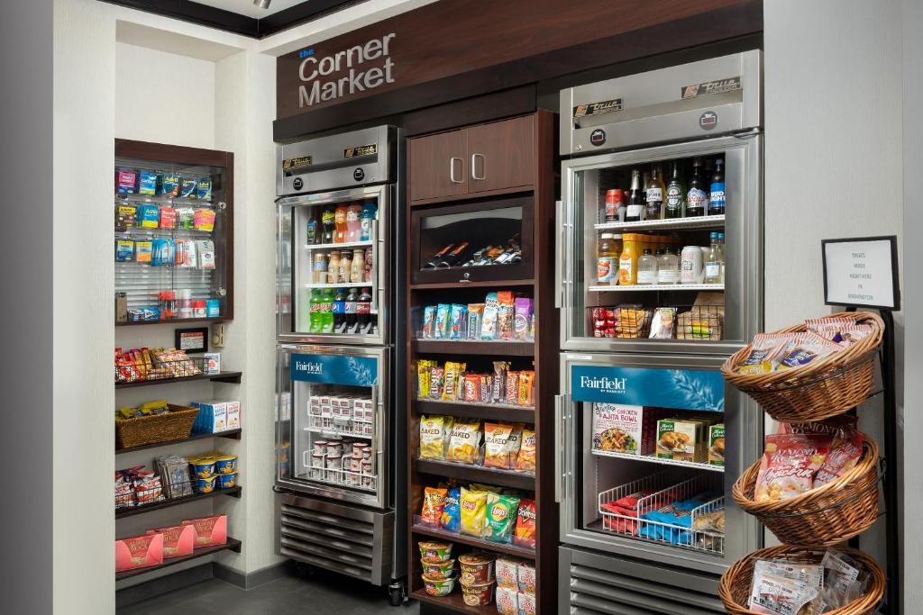 Supermarket nebo jiné obchody v  hotelu nebo okolí