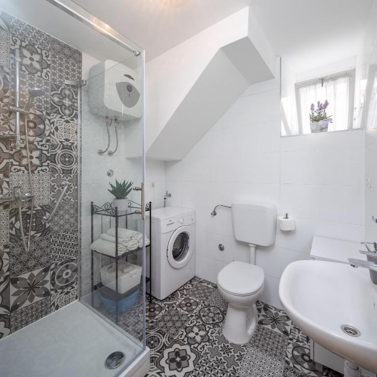 Kúpeľňa v ubytovaní Apartments with WiFi Split - 7596
