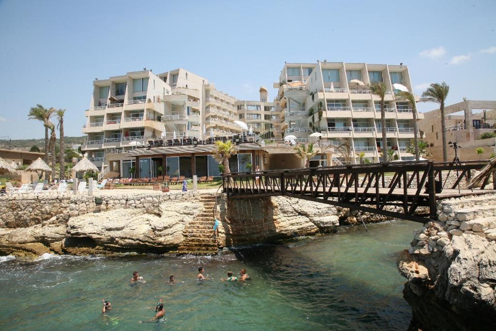 Galeriebild der Unterkunft Castel Mare Beach Hotel & Resort in Byblos