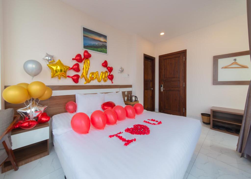 Postel nebo postele na pokoji v ubytování Khách sạn CLIFFHOUSE NHA TRANG
