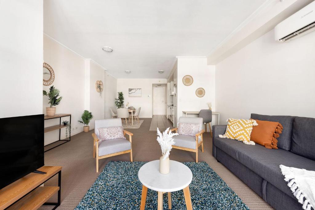 A Cozy & Plush Apt Right Next to Darling Harbour, Sydney (updated