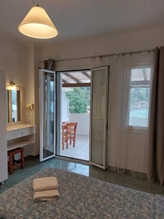 Postel nebo postele na pokoji v ubytování Dolphin Sea View Rooms