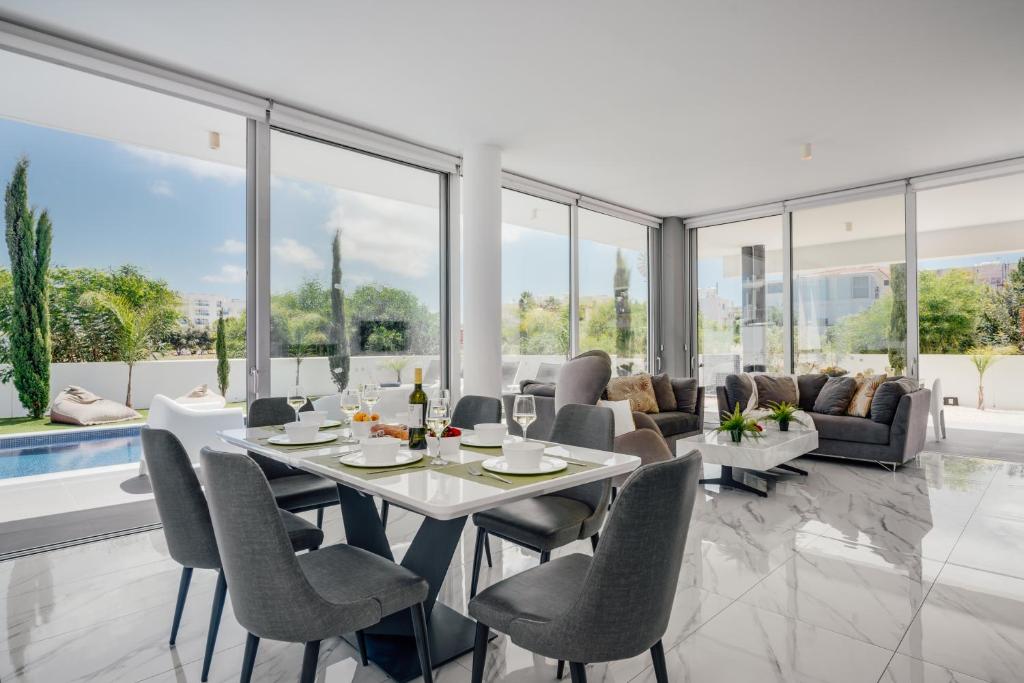 Posezení v ubytování Protaras Olivia Pearl Villa