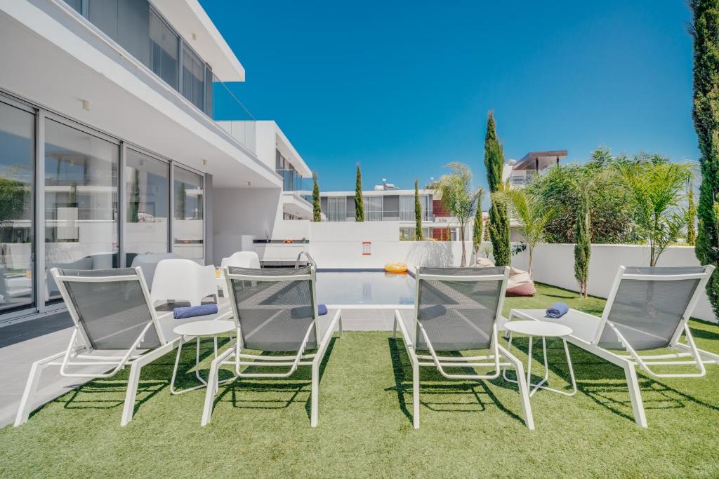 Patio nebo venkovní prostory v ubytování Protaras Olivia Pearl Villa