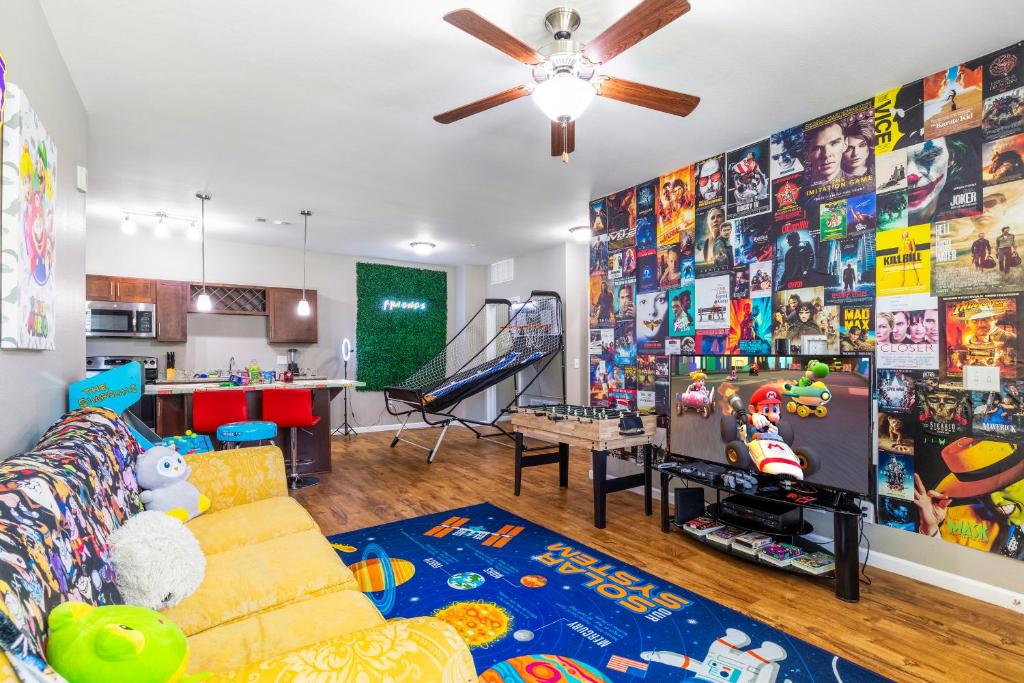 Apartment The Time Traveler 90s/ Fun and Exciting, Waco, USA