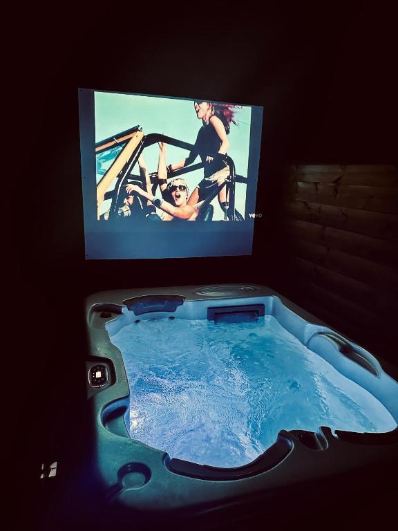 TV a/nebo společenská místnost v ubytování Trendy House 158