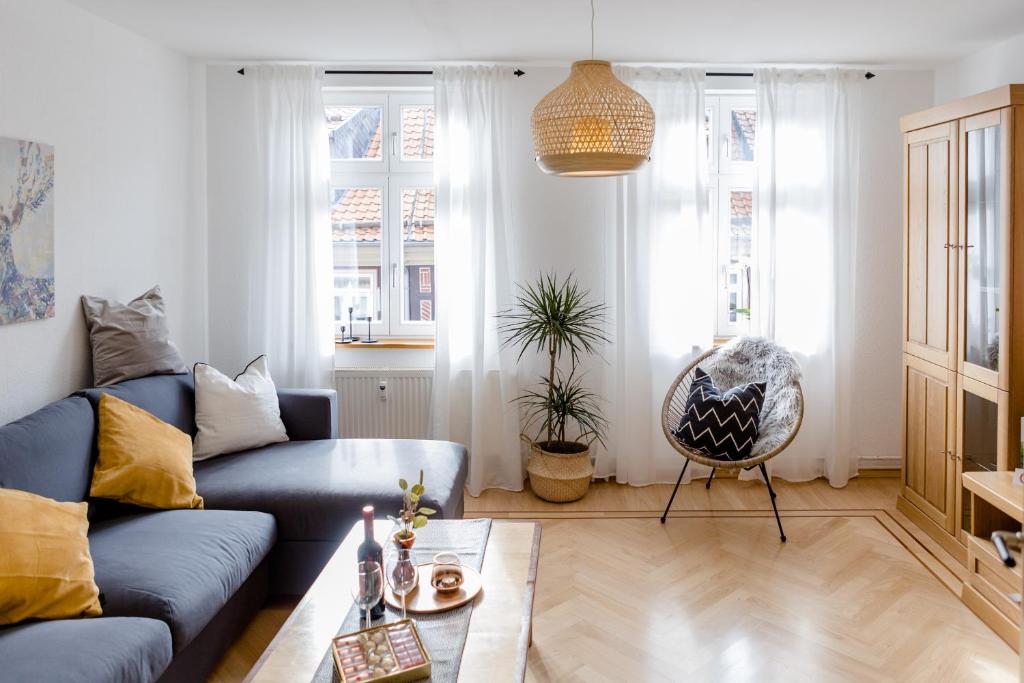 a living room with a blue couch and a table at Ferienwohnung Wildfang in Blankenburg