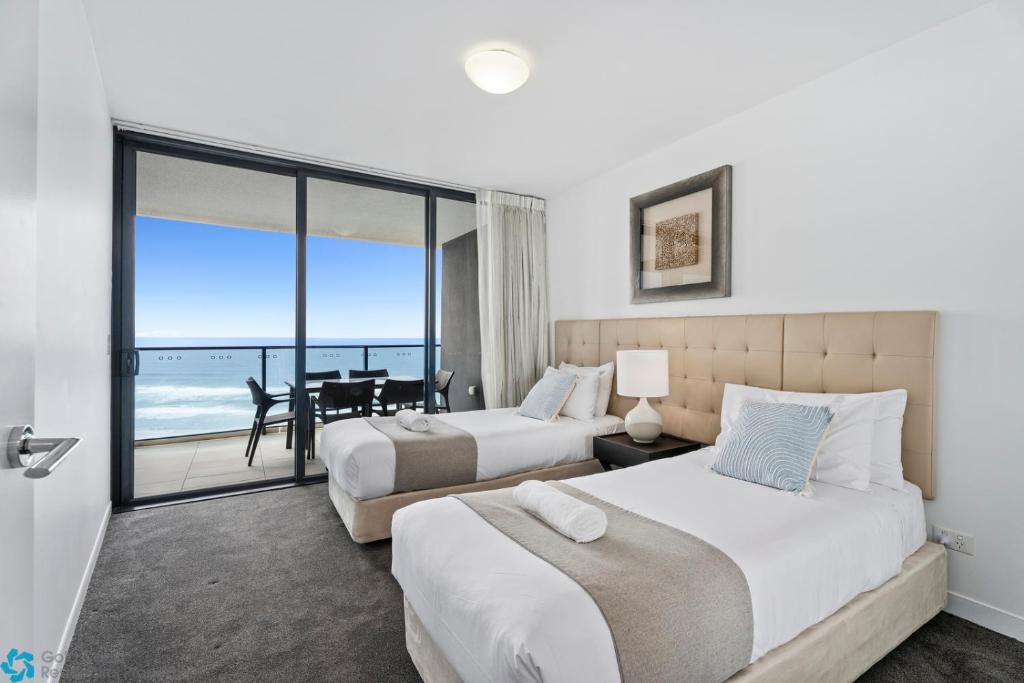 Postel nebo postele na pokoji v ubytování Oracle Resort Broadbeach - gclr