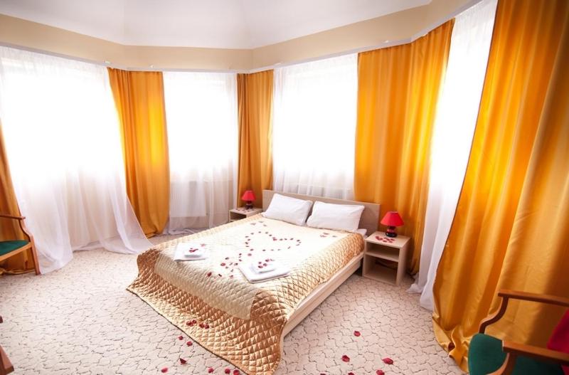 Łóżko lub łóżka w pokoju w obiekcie Hotel Czarna Perła