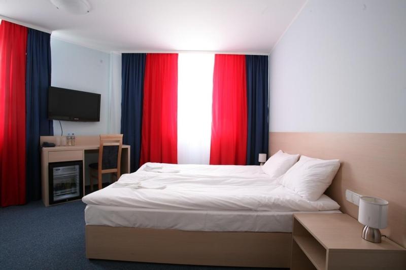 Łóżko lub łóżka w pokoju w obiekcie Hotel Czarna Perła