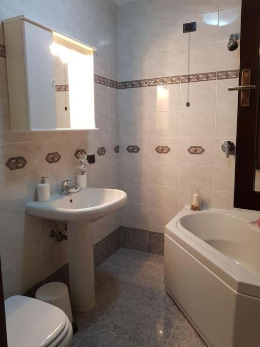 Koupelna v ubytování Cozy Home Sommacampagna Verona