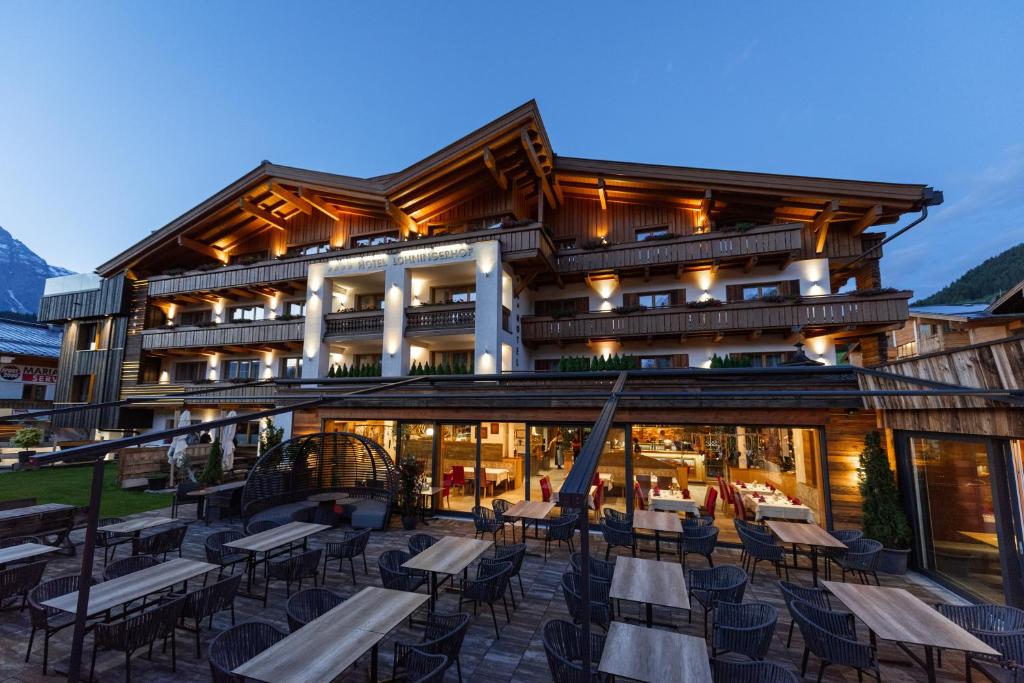 Ein allgemeiner Bergblick oder ein Berglick von des Hotels aus