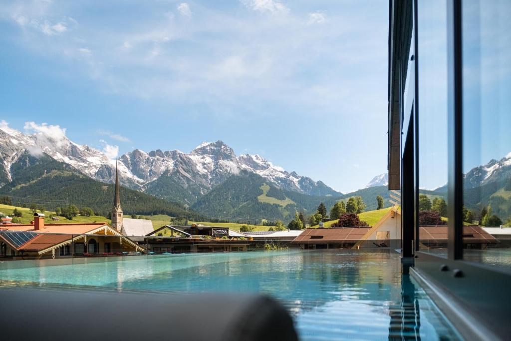Ein allgemeiner Bergblick oder ein Berglick von des Hotels aus