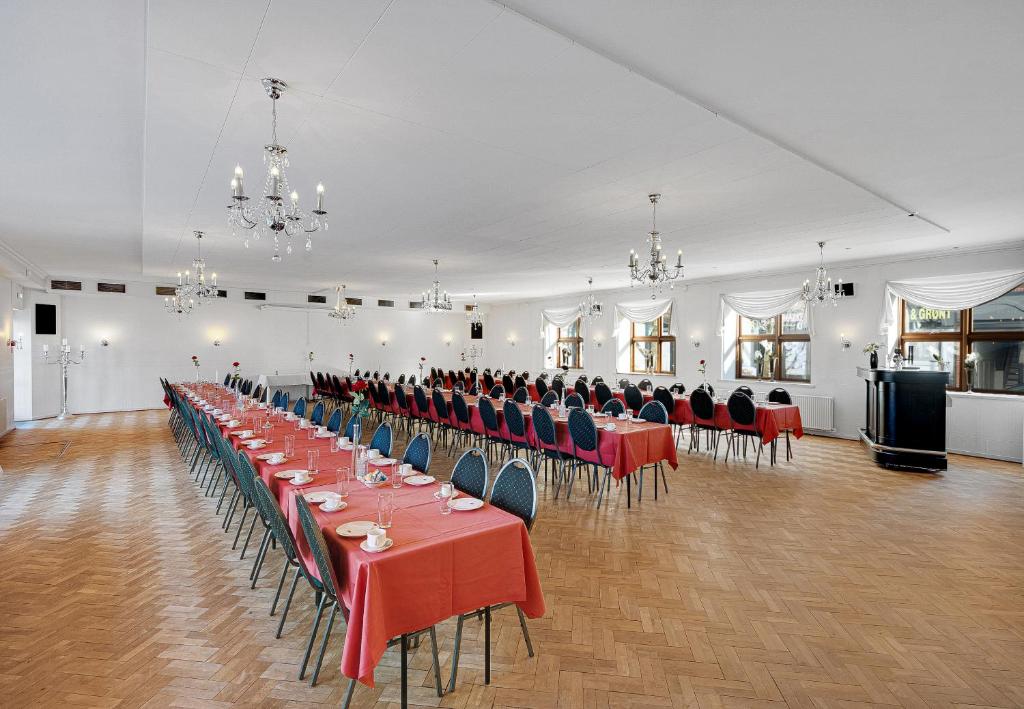 Restaurace v ubytování Hotel Phønix Brønderslev