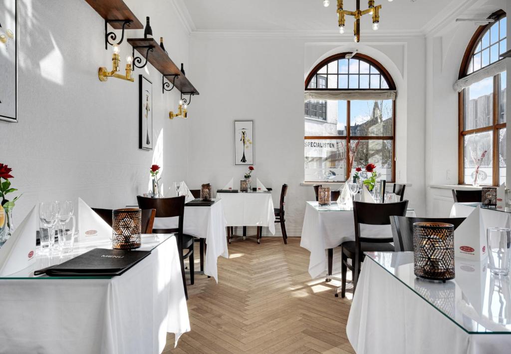 Restaurace v ubytování Hotel Phønix Brønderslev