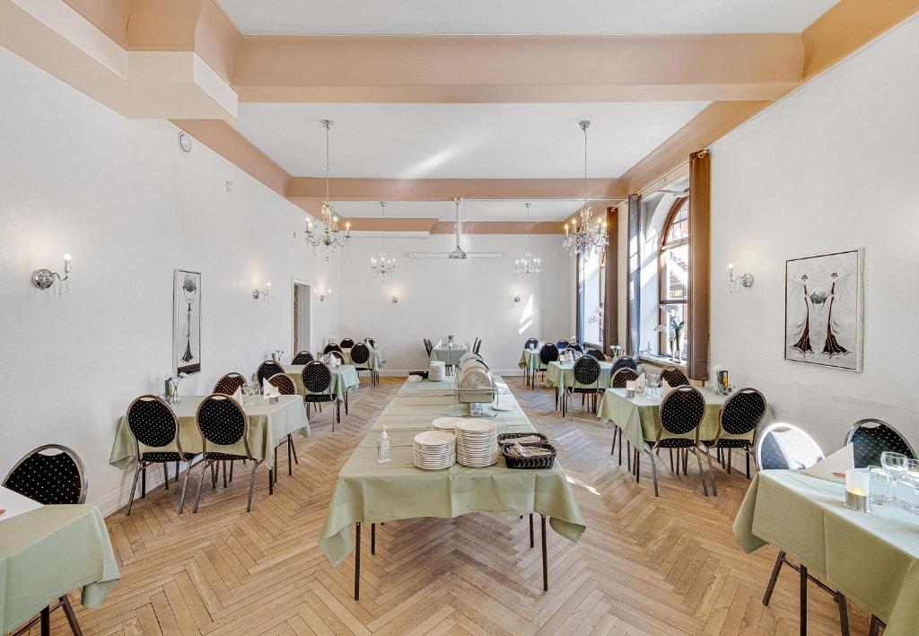 Restaurace v ubytování Hotel Phønix Brønderslev