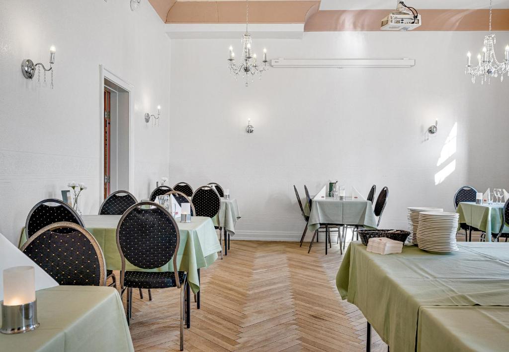 Restaurace v ubytování Hotel Phønix Brønderslev
