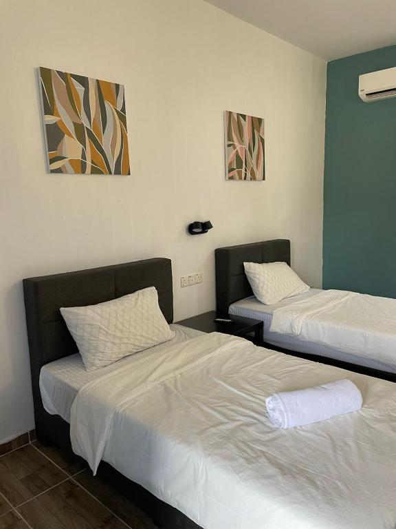 Postel nebo postele na pokoji v ubytování Kedawang Village Langkawi