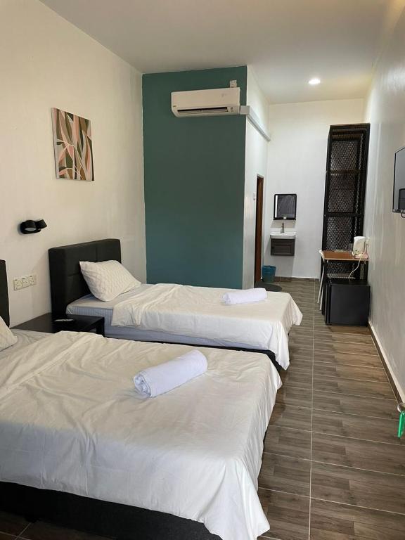 Postel nebo postele na pokoji v ubytování Kedawang Village Langkawi
