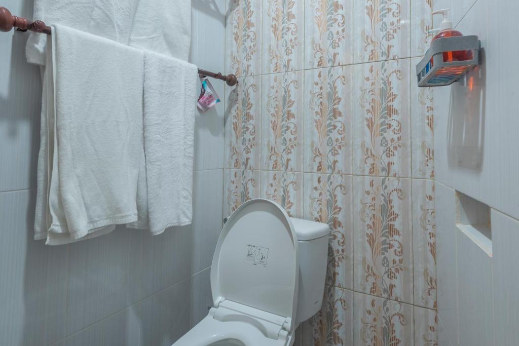 Koupelna v ubytování Liliy Guest House Legian near Beach