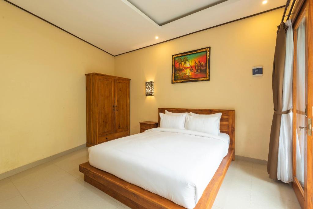 Postel nebo postele na pokoji v ubytování Liliy Guest House Legian near Beach