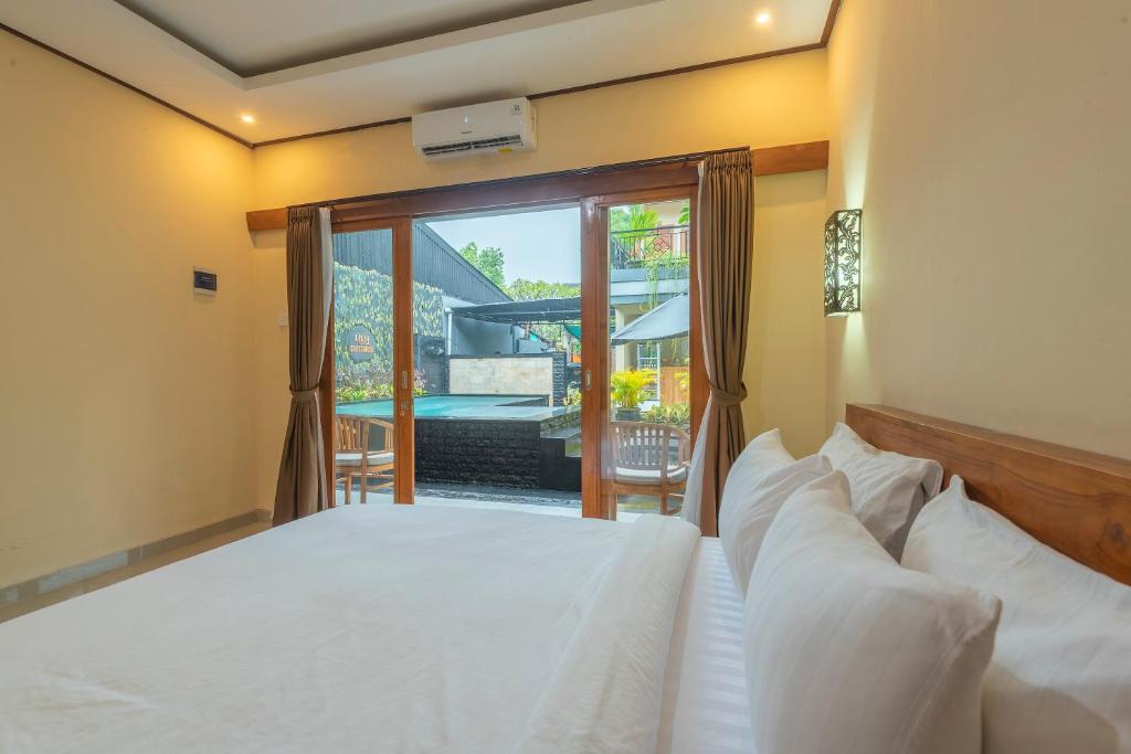 Postel nebo postele na pokoji v ubytování Liliy Guest House Legian near Beach