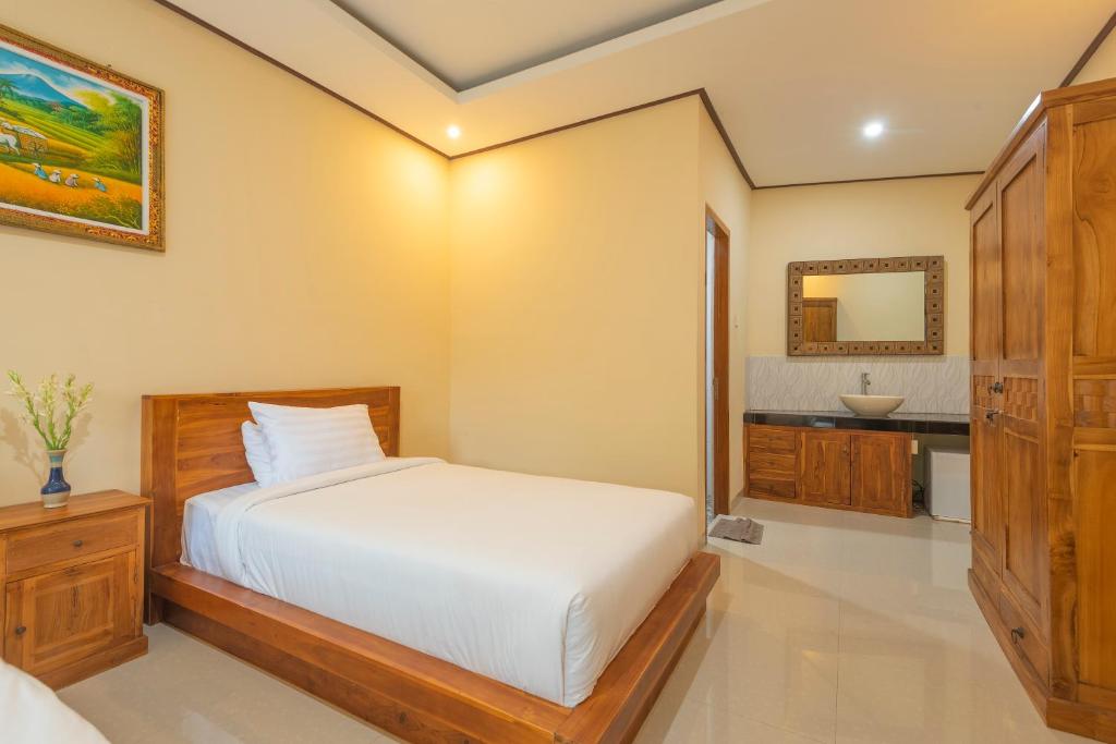Postel nebo postele na pokoji v ubytování Liliy Guest House Legian near Beach