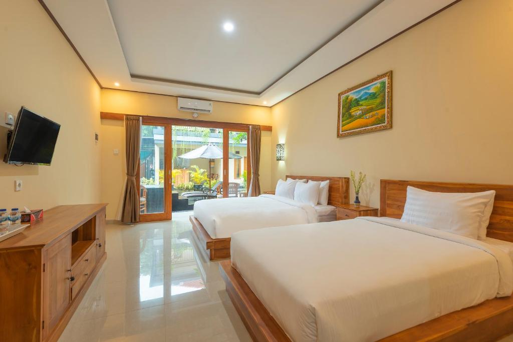 Postel nebo postele na pokoji v ubytování Liliy Guest House Legian near Beach