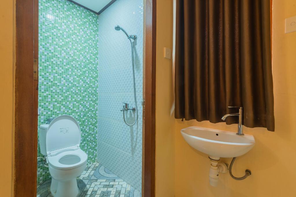 Koupelna v ubytování Liliy Guest House Legian near Beach