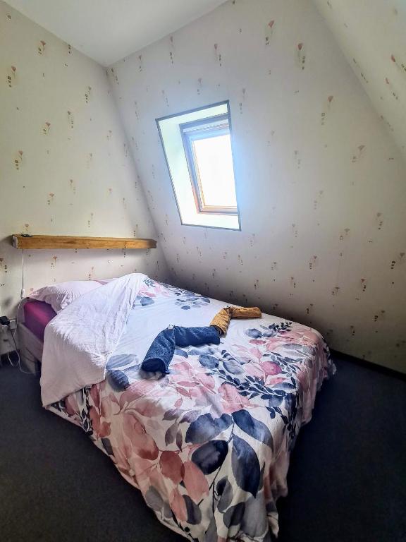 Łóżko lub łóżka w pokoju w obiekcie Grand Gite Avec Tennis et Piscine