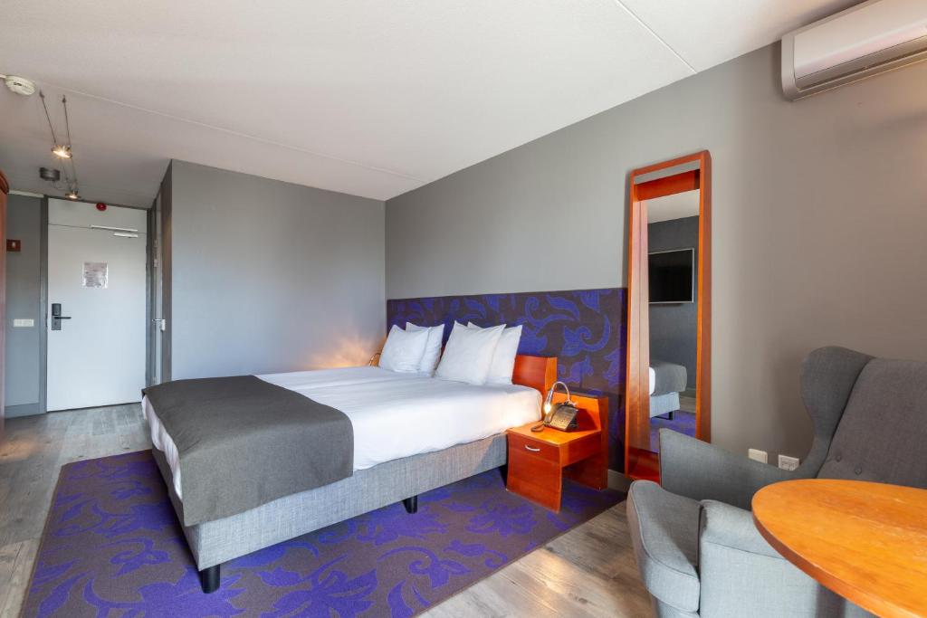 Een bed of bedden in een kamer bij Amrâth Berghotel Amersfoort