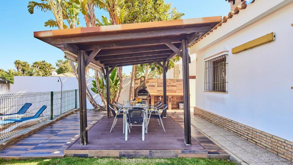 A balcony or terrace at Chalet La Raya Conil de la Frontera by Ruralidays
