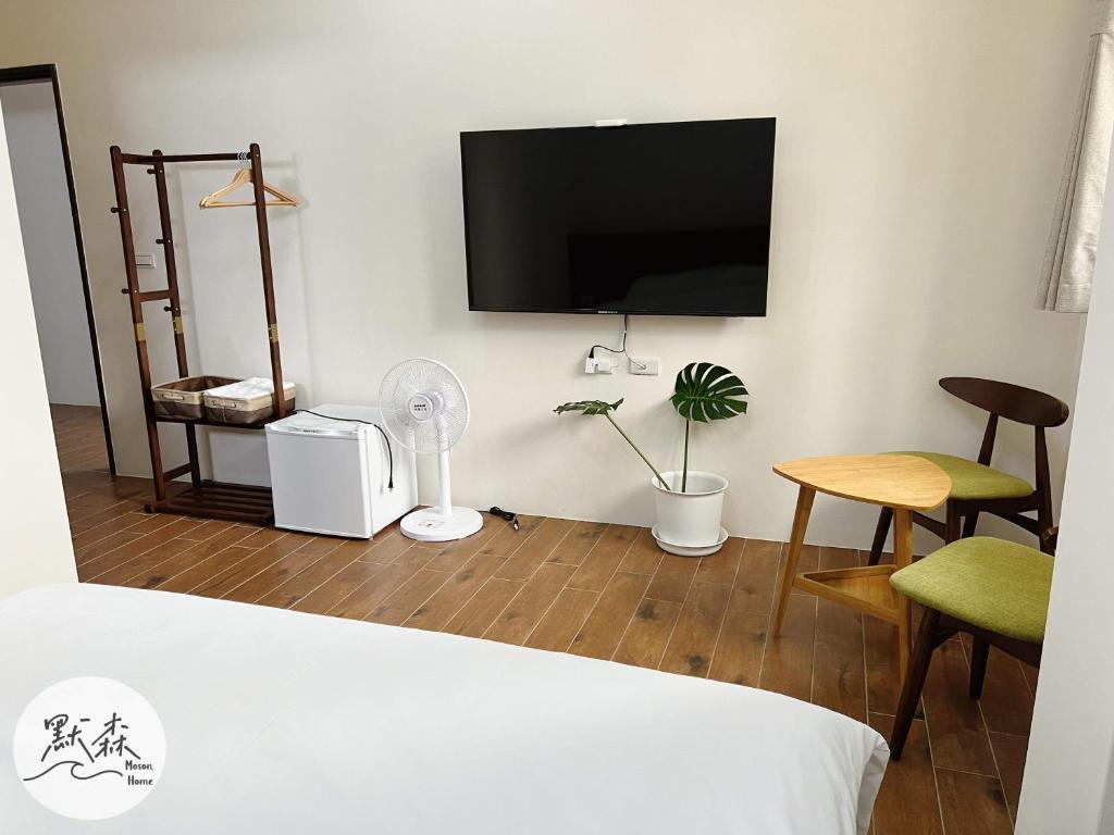 默森民宿にあるテレビまたはエンターテインメントセンター