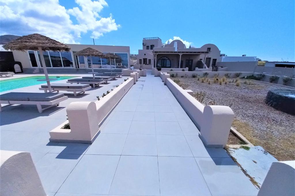 Bazén v ubytování En Plo Boutique Suites nebo v jeho okolí