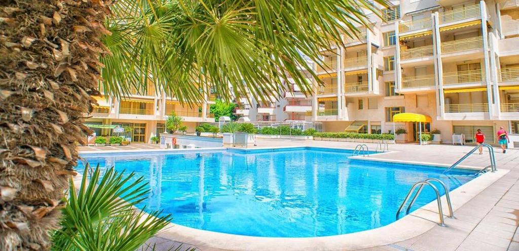 Bazén v ubytování SALOU Novelty primera línea de mar nebo v jeho okolí