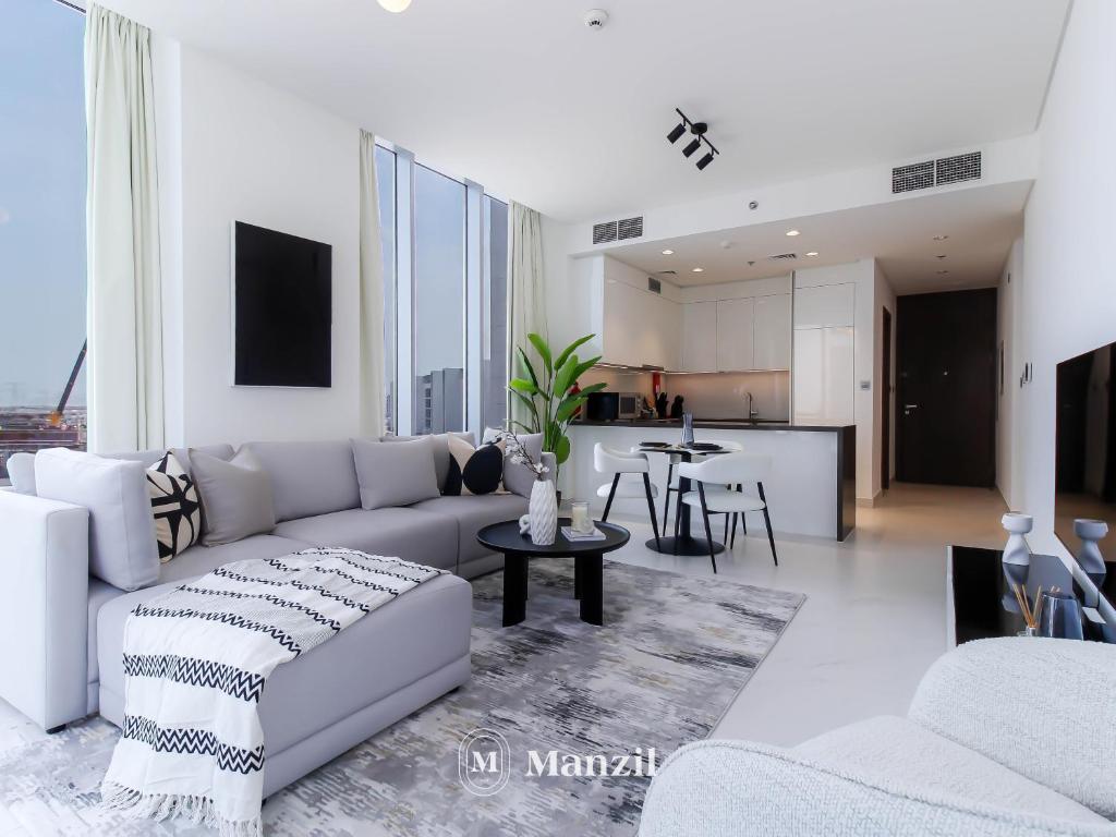 Manzil Luxury 1BR Apartment in District One with access to Crystal