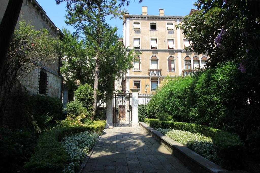 Budynek, w którym mieści się apartament