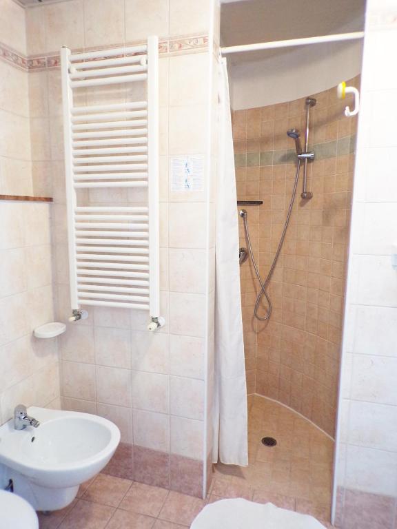 Koupelna v ubytování Hotel Crystal anche con spiaggia inclusa ALL INCLUSIVE