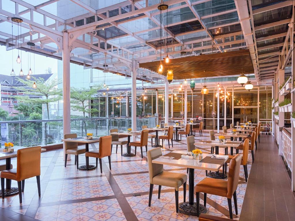 Restaurace v ubytování The Alana Yogyakarta Hotel and Convention Center