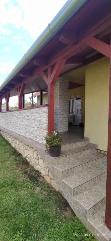 Budova, v ktorej sa apartmán nachádza
