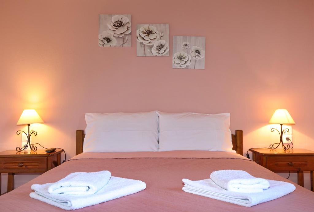 a bedroom with a bed with two towels on it at Villa Pefkias in Skopelos Town