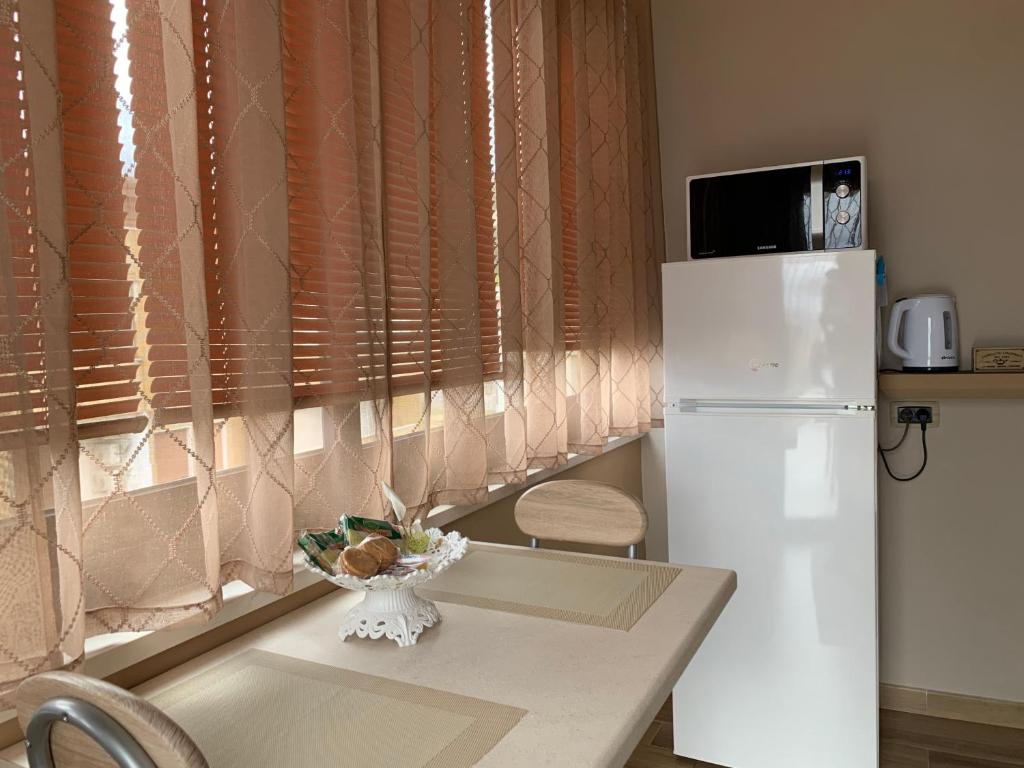 Televízia a/alebo spoločenská miestnosť v ubytovaní Emyteo Apartment