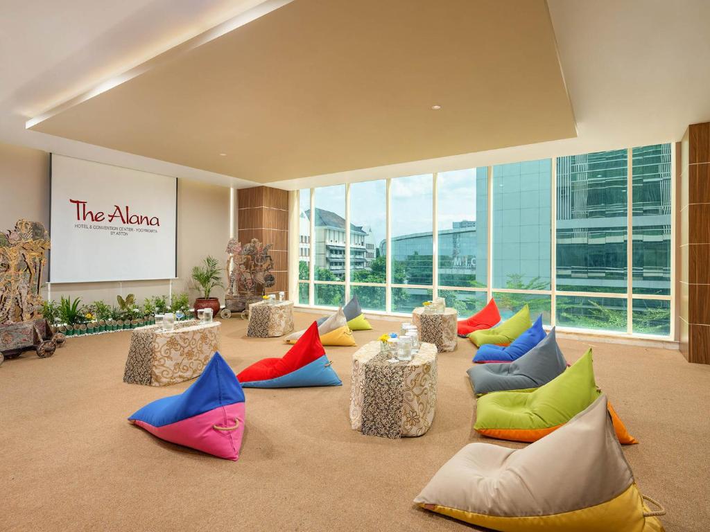 Posezení v ubytování The Alana Yogyakarta Hotel and Convention Center