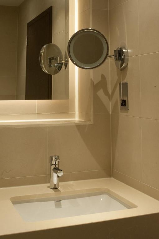 St George's Hotel - Wembley - Resim 28