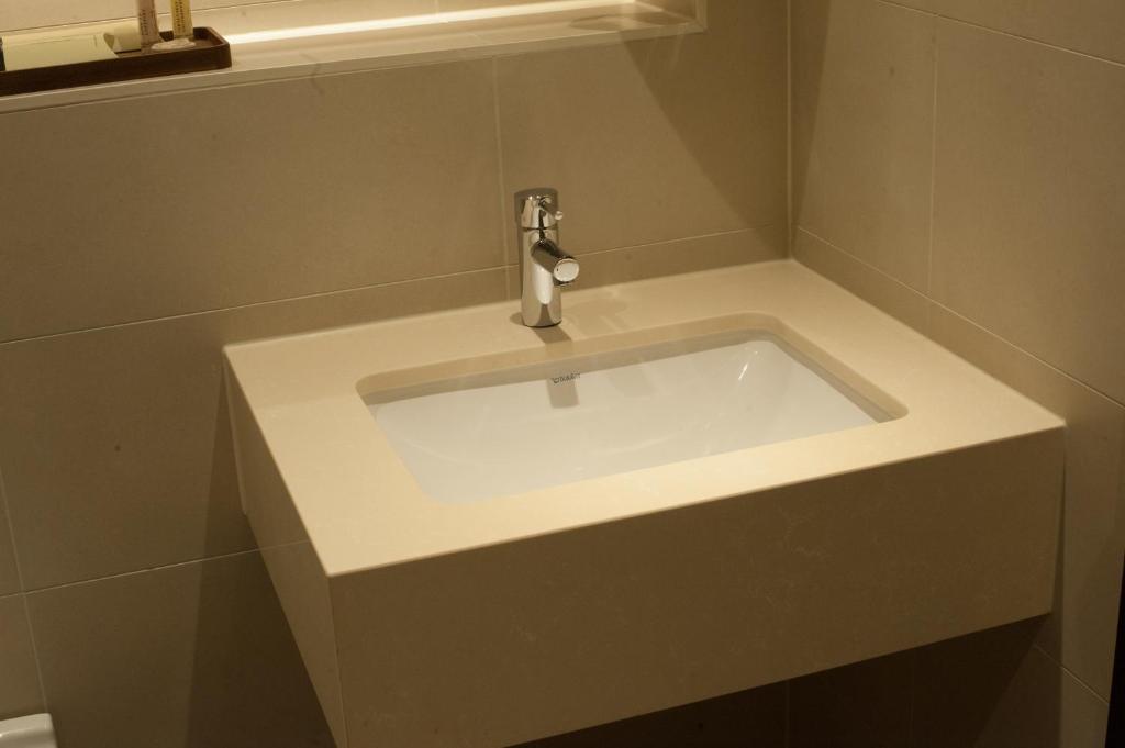 St George's Hotel - Wembley - Resim 25