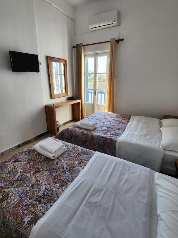 Postel nebo postele na pokoji v ubytování Hotel Kastelakia Mykonos